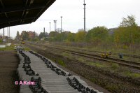 Bahnsteig ohne Gleis - 9,4/62,9 KB