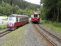 Doppelausfahrt mit Planzug 8981 (Triebwagen 187 019) und Sonderzug 89401 (187 001) im Bahnhof Alexisbad