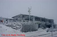 Blick zum Empfangsgebäude des Bahnhofs Brocken