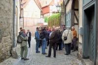 Modellbahner beim Stadtrundgang in den Gassen der Fachwerkstadt Quedlinburg