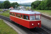 Dieseltriebwagen T 102 der Interessen­gemein­schaft Histo­rischer Schienen­verkehr e. V. (Selfkantbahn) pendelte als Gastfahrzeug zwischen Wernigerode Hbf und Wernigerode Westerntor.