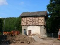 Blick auf die Westseite vom Empfangsgebäude des Bahnhofs Mägdesprung nach Abriss des Güterschuppens