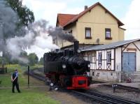Gastlok Lok Nr. 105 (Museumsbahn Blony – Champy / Schweiz) beim Rangieren im Bahnhof Gernrode neben dem Museum „Anhaltische Harzbahn“ des FKS (12.08.2012)