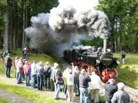 Fotografen und Filmer in Aktion bei der Scheindurchfahrt km 30,7 zwischen Sorge und Benneckenstein (2)