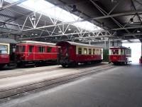 in der Fahrzeughalle der HSB mit defekt abgestelltem Triebwagen NWE T3 (187 025) und Triebwagen 187 001 (ex. GHE T1) 