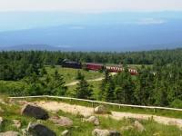 Zug N 8927 kurz vor Ankunft im Bahnhof Brocken am Ilsenburger Weg