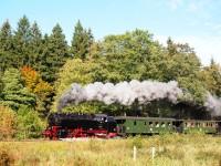 Der Sonderzug der HSB mit Lok 99 222 verlässt den Bf Drei Annen Hohne Richtung Brocken.