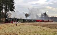 Sonderzug mit Lok 99 5901, Lok 99 7243 und neun Wagen – von denen nicht alle aufs Bild passten – hinter dem Hp Sternhaus Haferfeld