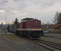 Einfahrt des Hilfszuges mit Lok 199 861, der defekten Lok 99 7245 und dem Wagenzug vom Zug 8903/8904 in den Bahnhof Benneckenstein