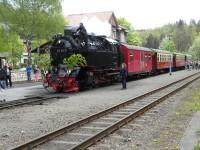 Sonderzug beim Wassernehmen im Bf Alexisbad